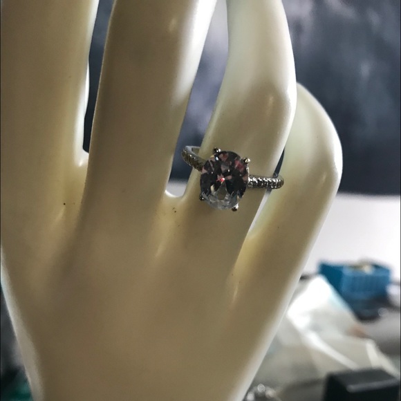 2.0 Ct. Oval cut - Picture 2 of 3